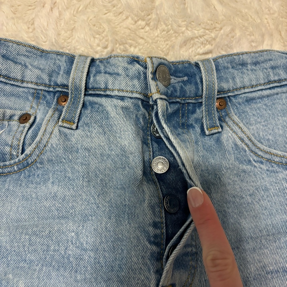 Levi’s 501 Denim Shorts - Picture 4 of 7